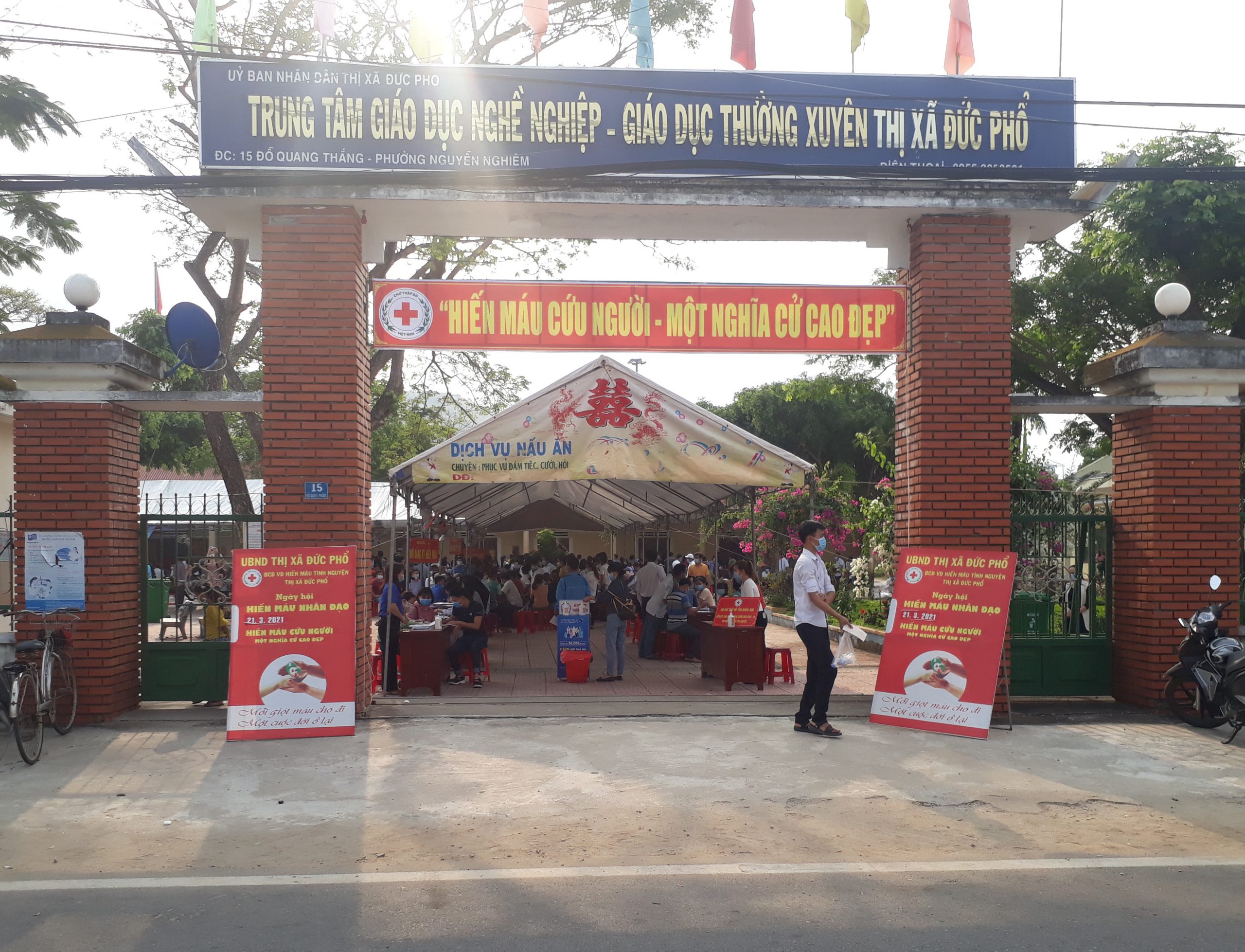 HIẾN MÁU TÌNH NGUYỆN